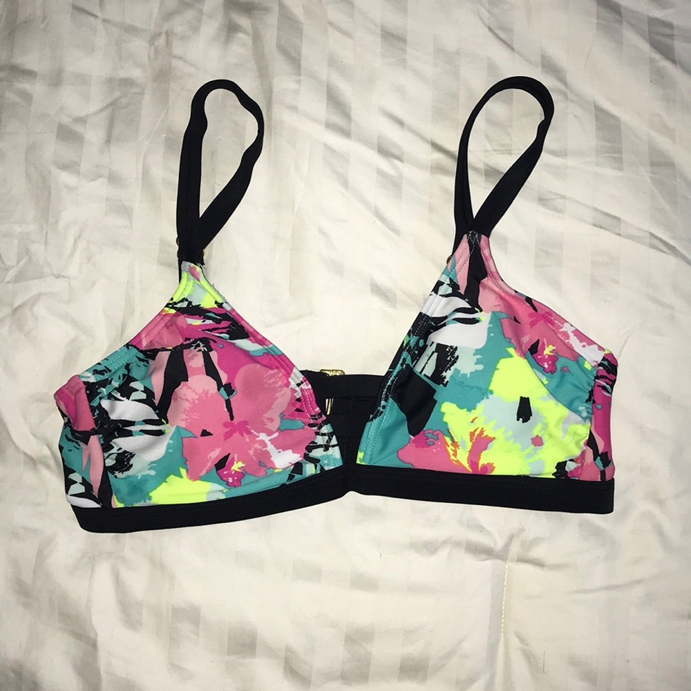 Cute & colorful bikini top.